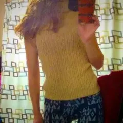 美品タートルネックあみあみニット