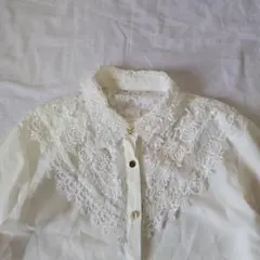 華やか花柄レース＆刺繍 昭和レトロ オフホワイトブラウス ゴールドボタン