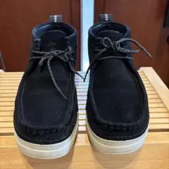 Clarks ORIGIN スエード チャッカブーツ ブラックのサムネイル