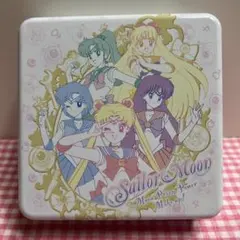 ☆セーラームーン☆空き缶　約13×13cm 総柄　sailor moon 袋付き