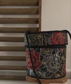 ビーズ刺繍 ポシェットバッグ bag 全面総ビーズの、円柱型のバッグ