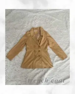 ベージュ ダブルブレスト トレンチコート