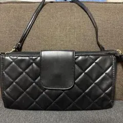 キルティング風ショルダー付きハンドバッグ（ブラック）