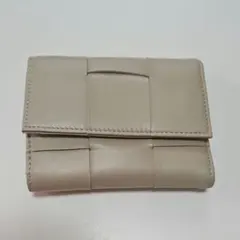イントレチャート 三つ折り財布 レザー ベージュ