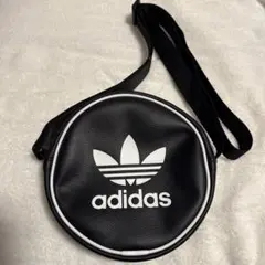 adidas アディカラー クラシック ラウンドバッグ