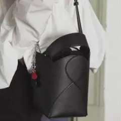 新品未使用　donoban ハートカットバッグ　黒　ショルダーバッグ ドノバン