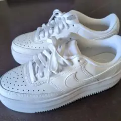 NIKE　レディース　スニーカー ホワイト DM011