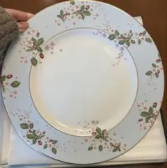 WEDGWOOD WILD STRAWBERRY BLOOM 皿