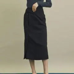 ユナイテッドトウキョウ　フロントネジリタイトスカート　ブラック