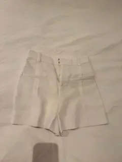 ZARA ホワイト ショートパンツ 24