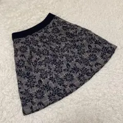 Aylesbury アリスバーリー　膝丈フレアスカート　ウール混　黒　9号