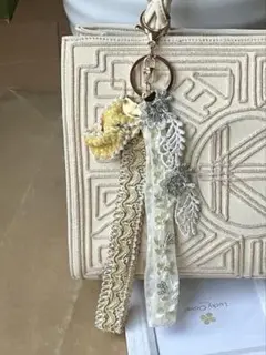 アーティスティックバッグチャーム インド刺繍リボンとおしゃれリボン≡懐古調≡