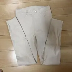 ベージュ スキニーパンツ ストレッチ素材