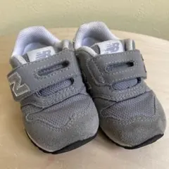 New Balance ベビーシューズ グレー
