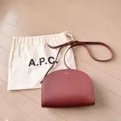 A.P.C. ショルダーバッグ ハーフムーン　レッドのサムネイル