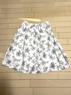コムサイズム　花柄フレアスカートのサムネイル
