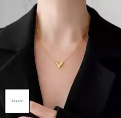 ゴールド V字型ネックレス