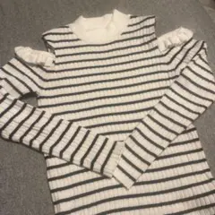 オフショルダー フリル付き ニット セーター