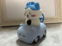 【大人気】ドライブするハチワレキーホルダー ブルー【ちいかわ】