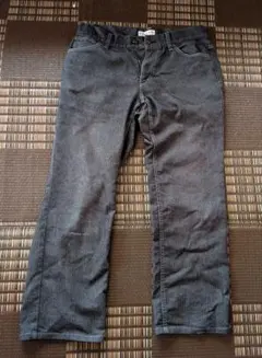 KLEIN + ダークグレー パンツ