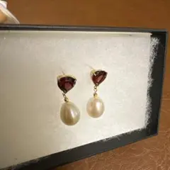 ハート型ストーンとパールのピアス 18k ガーネットストーン