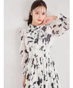 ２ＷＡＹボウタイリボン付きフラワープリントシャーリングプリーツワンピース