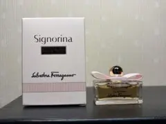 サルヴァトーレ フェラガモ　シニョリーナ オーデパルファム 5ml 香水