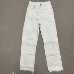 ZARAホワイト　ストレートデニム 32