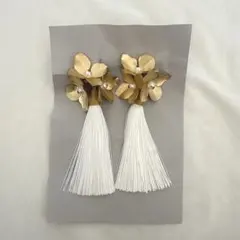 Item thumbnail for item a8a2085a-7b35-4376-84dc-5edfca05a4ab