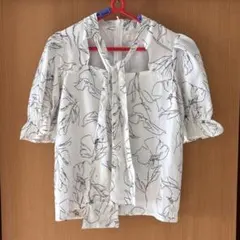 アンミール　花柄　ブラウスのサムネイル