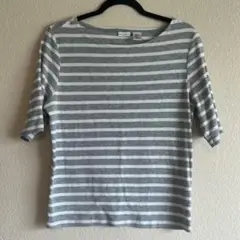 グレーと白のストライプ半袖Tシャツ