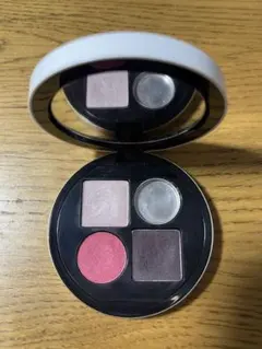 HERMES アイシャドウパレット 01バレット クワテュール 38gのサムネイル