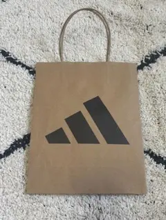 adidas ロゴ入り ショッパー ブラウンのサムネイル