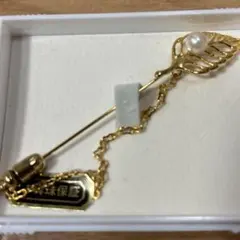 本真珠スカーフピン？