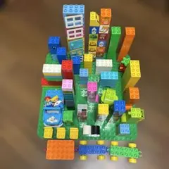 LEGOデュプロ　人形2体、基礎板付き　大量　まとめ売り　mk65