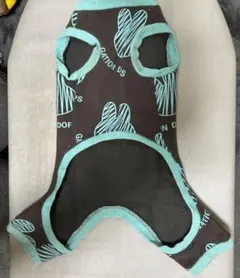 ウサギプリントの犬用タンクトップ