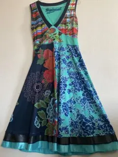 期間限定値下げ　Desigual ノースリーブワンピースピンク刺繍入りのサムネイル