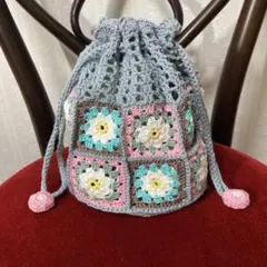 かぎ針編み　巾着バッグ　巾着袋　グラニースクエア