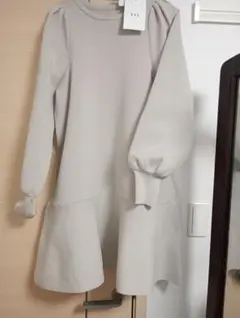 VIS ベージュ 長袖 フレアワンピース