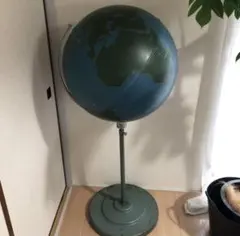 ANTIQUE (A.J.NYSTROM&CO ) MILITARY GLOBE