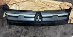 新型デリカD5 純正品フロントグリル 3点セット - メルカリ