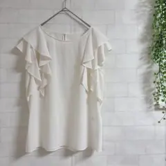 ADORE バックサテンクレープ ラッフルブラウス ホワイト 38 美品 ADORE バックサテンクレープ ラッフルブラウス ホワイト 38 美品
