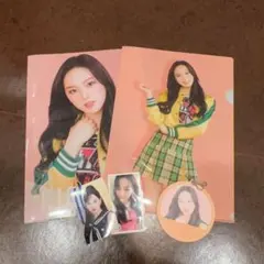 NiziU リオ　クリアファイル2枚　トレカ　キーホルダー