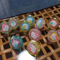 ハローキティ ボタン型押しピン10個セット