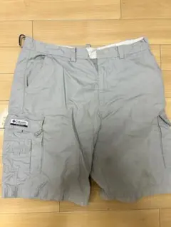 Columbia グレー カーゴショートパンツ