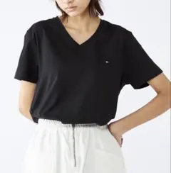 TOMMY HILFIGER ワンポイントロゴ半袖Tシャツ　ブラック