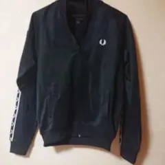 新品未使用！　FRED PERRY トラックジャケット ブラック Sサイズのサムネイル