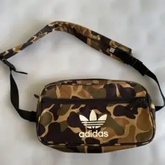 adidas 迷彩柄 ボディバッグ