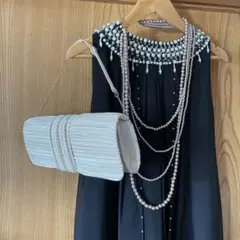 パーティーバッグとネックレス