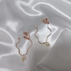 波形デザイン パール付き イヤリング
